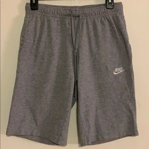 NIKE gray men’s shorts size M.